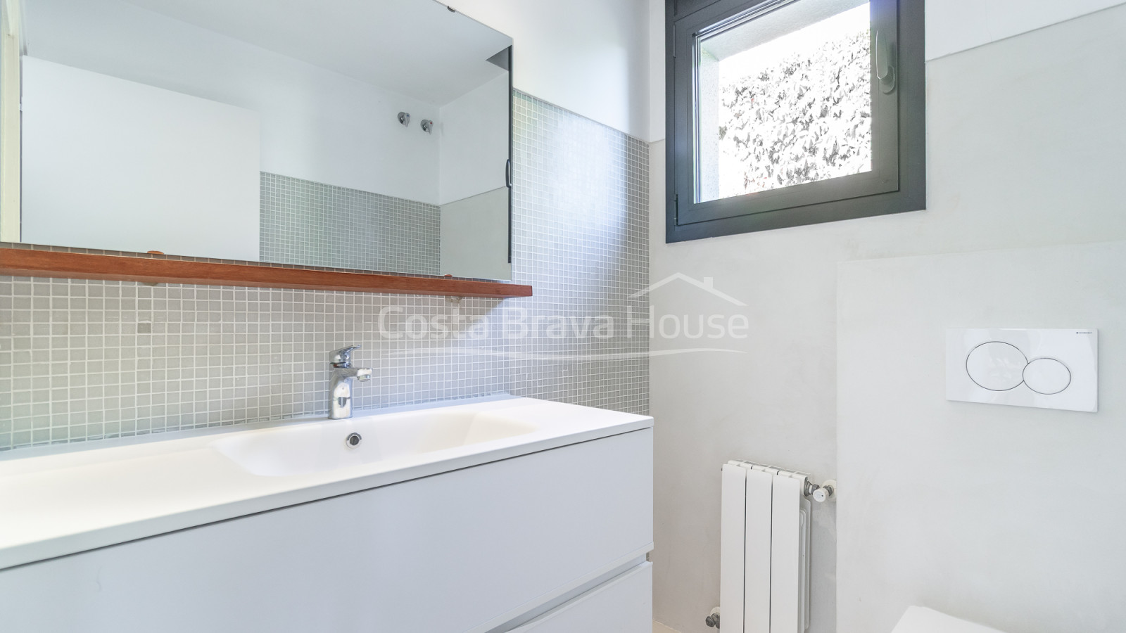 Villa en venta en Tamariu con vistas al mar, piscina privada, terrazas y garaje