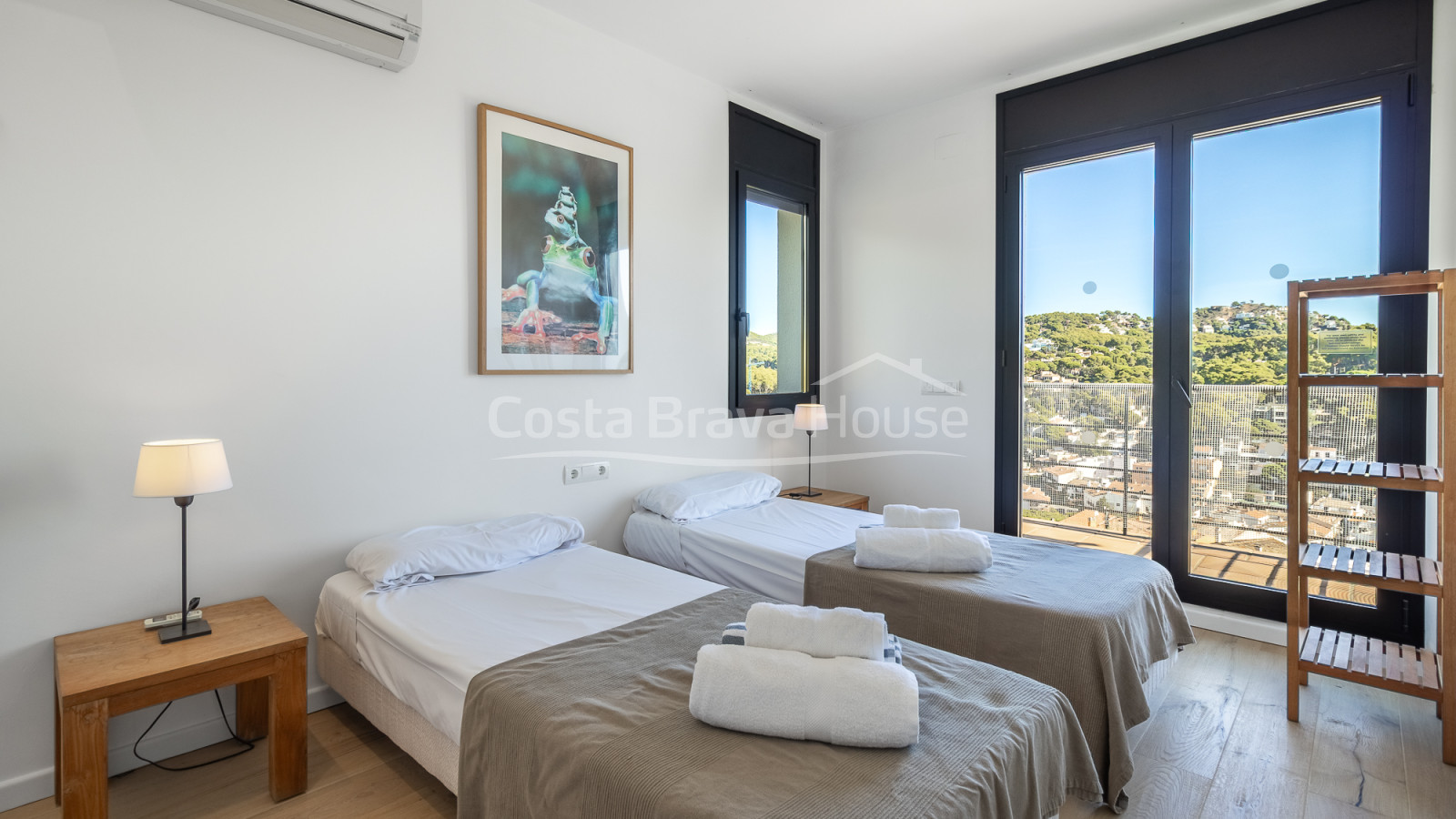 Villa en venta en Tamariu con vistas al mar, piscina privada, terrazas y garaje