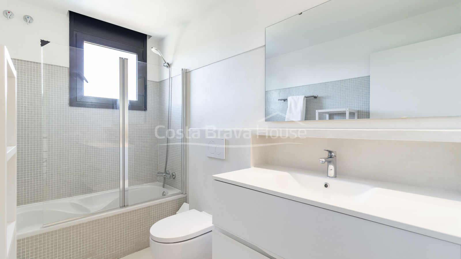 Villa à vendre à Tamariu avec vue mer, piscine privée, terrasses et garage