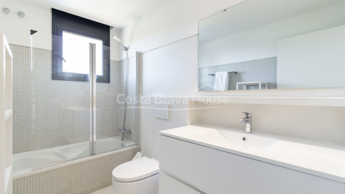 Villa te koop in Tamariu met zeezicht, privézwembad, terrassen en garage
