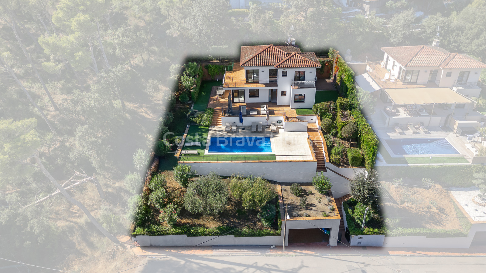 Villa for sale in Tamariu with sea views, private pool, terraces and garage