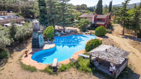 Masia del S. XV restaurada en venda a prop de Calella de Palafrugell