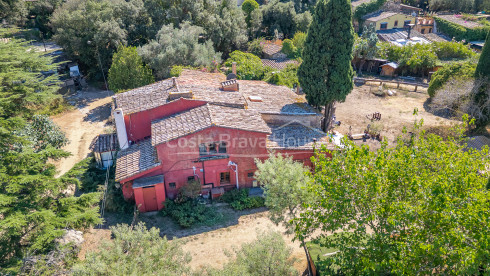 Masia del S. XV restaurada en venta cerca de Calella de Palafrugell