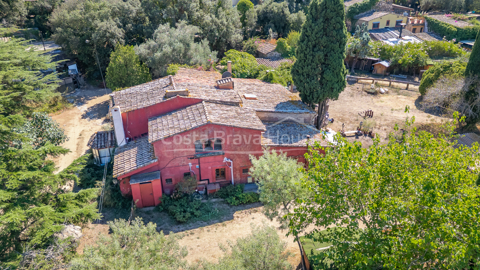 Masia del S. XV restaurada en venda a prop de Calella de Palafrugell