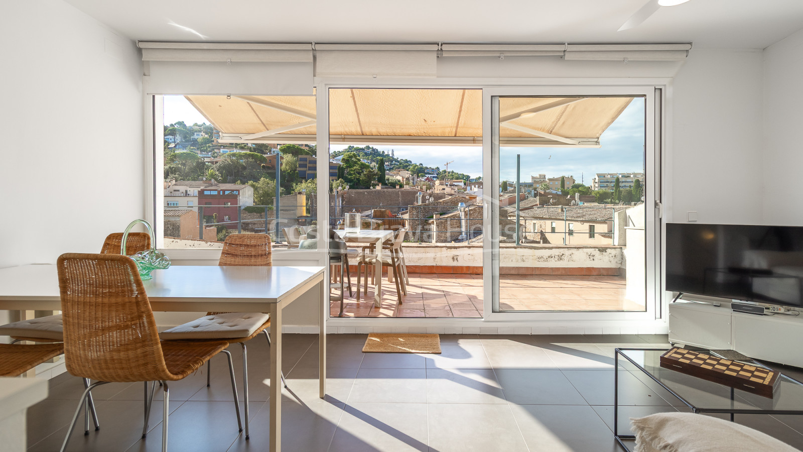 Apartament dúplex al centre de Begur amb terrassa assolellada, vistes al poble i tres dormitoris