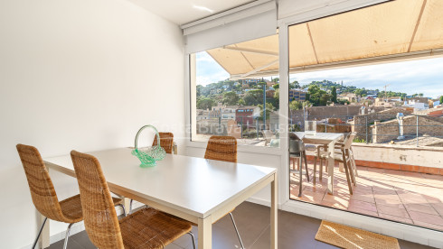 Duplex apartment in central Begur with a sunny terrace, town views and three bedrooms