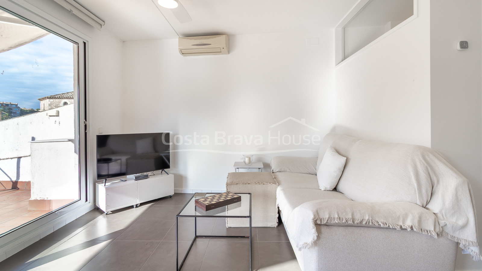 Duplex au centre de Begur avec terrasse ensoleillée, vue sur le village et trois chambres