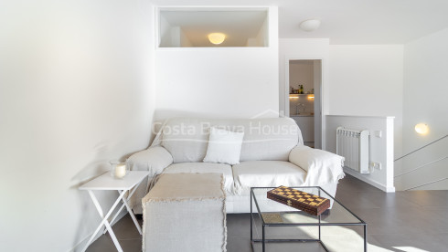 Duplex au centre de Begur avec terrasse ensoleillée, vue sur le village et trois chambres
