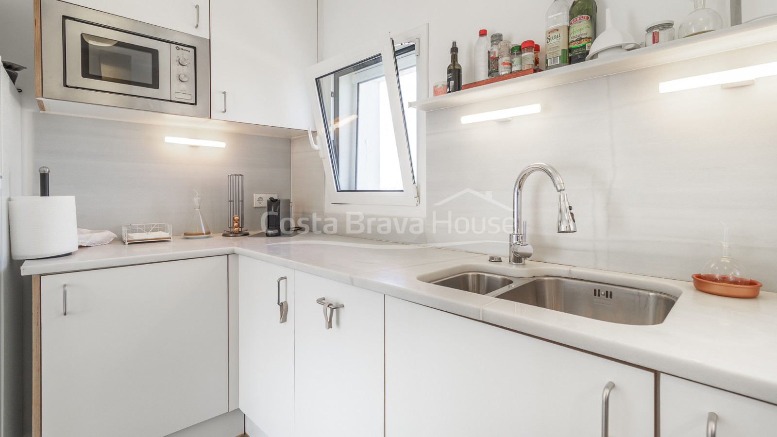 Duplex au centre de Begur avec terrasse ensoleillée, vue sur le village et trois chambres
