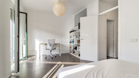 Duplexappartement in het centrum van Begur met zonnig terras, dorpszicht en drie slaapkamers