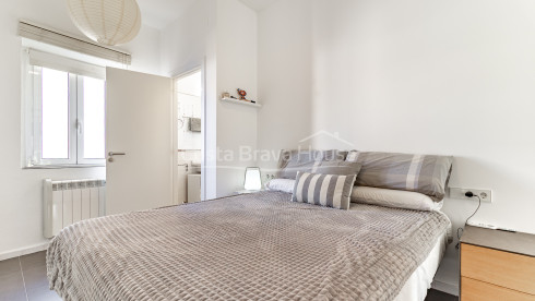 Duplex au centre de Begur avec terrasse ensoleillée, vue sur le village et trois chambres