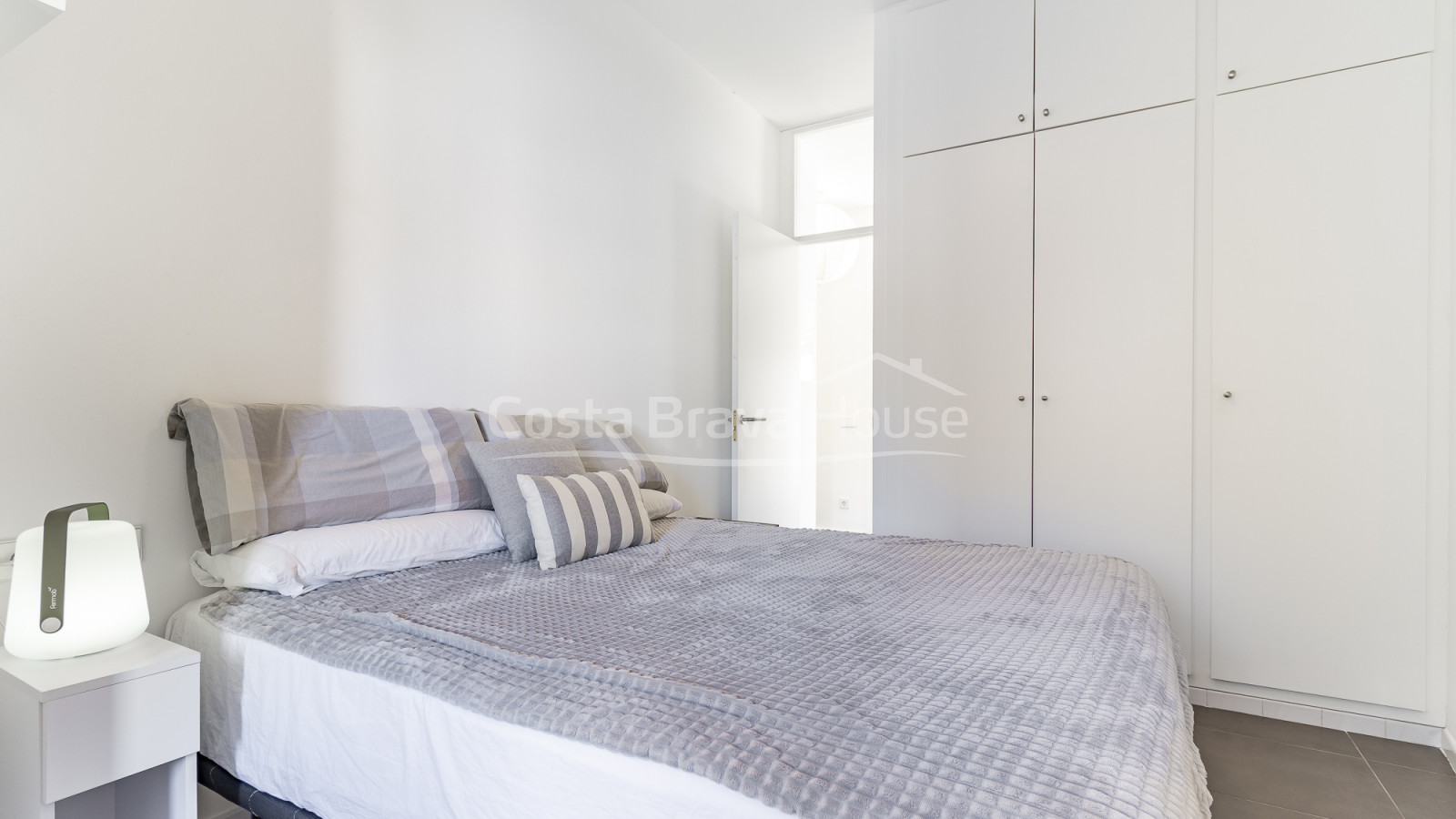 Duplexappartement in het centrum van Begur met zonnig terras, dorpszicht en drie slaapkamers