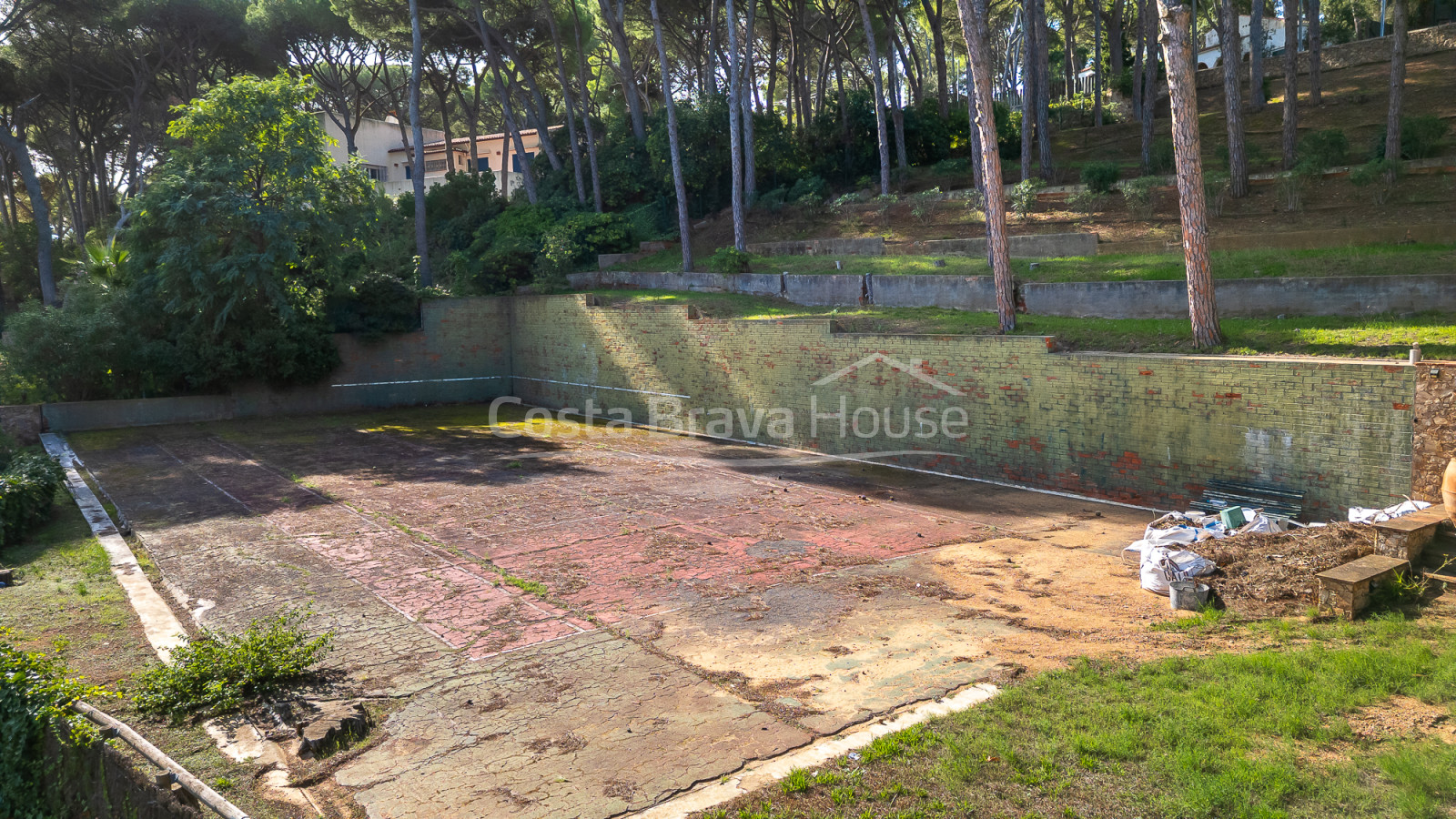 Villa en primera línea de mar en Tamariu con acceso directo a la cala y piscina