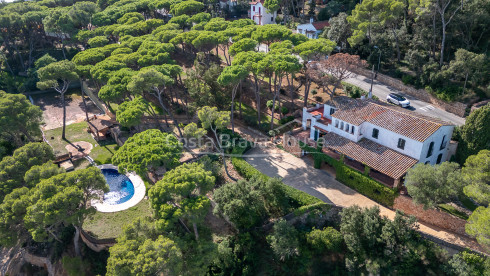 Seafront villa in Tamariu with direct access to the cove and a swimming pool