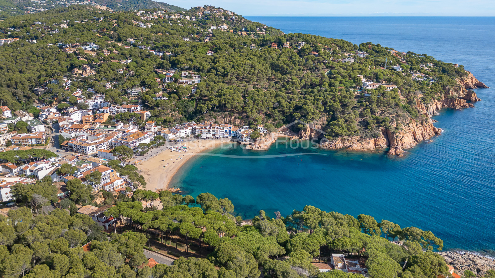 Seafront villa in Tamariu with direct access to the cove and a swimming pool