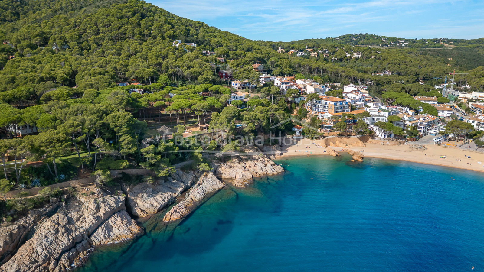 Vil·la a primera línia de mar a Tamariu amb accés directe a la cala i piscina