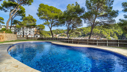 Villa en front de mer à Tamariu avec accès direct à la crique et piscine