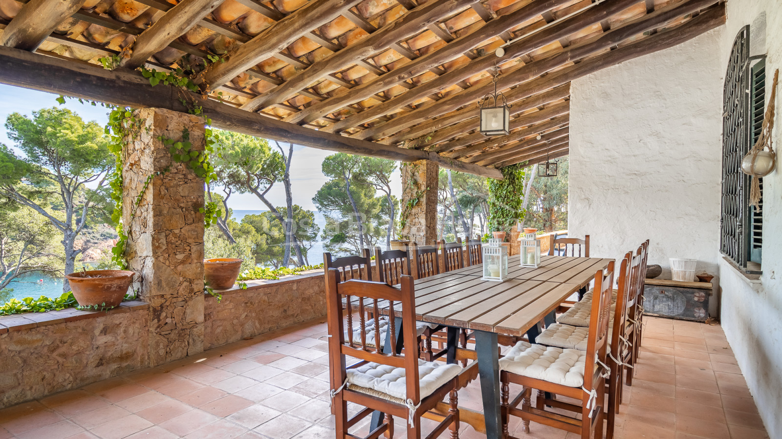 Villa en front de mer à Tamariu avec accès direct à la crique et piscine