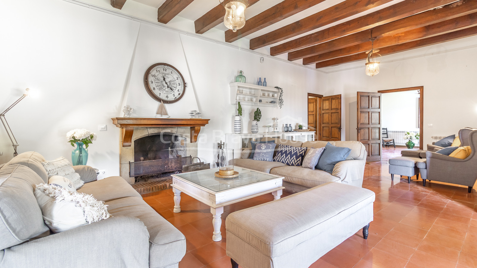 Seafront villa in Tamariu with direct access to the cove and a swimming pool