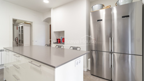 Villa en primera línea de mar en Tamariu con acceso directo a la cala y piscina