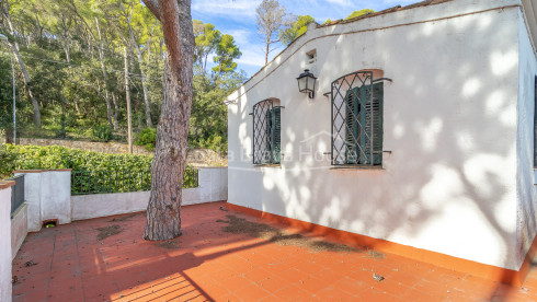 Villa en front de mer à Tamariu avec accès direct à la crique et piscine