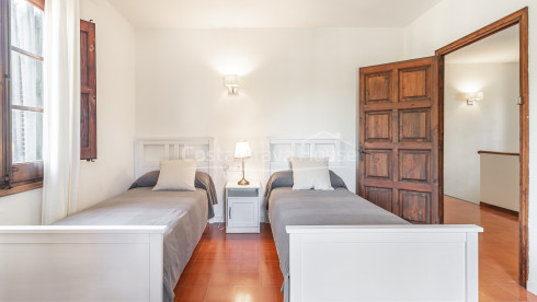 Seafront villa in Tamariu with direct access to the cove and a swimming pool