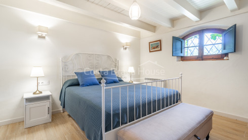 Villa en front de mer à Tamariu avec accès direct à la crique et piscine