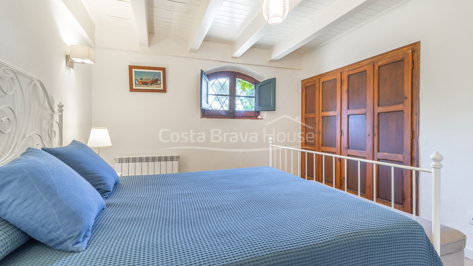 Villa en primera línea de mar en Tamariu con acceso directo a la cala y piscina